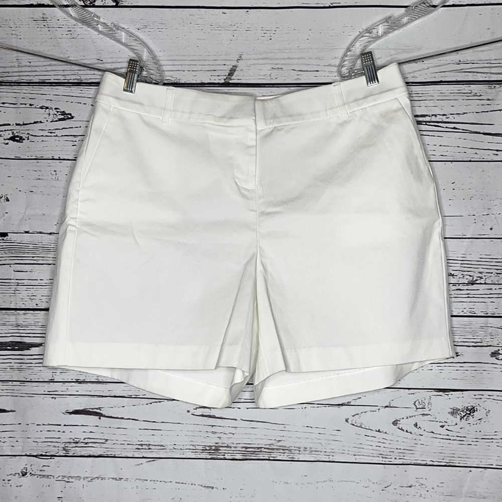 Lane Bryant NWT Size 14P White Elastic Waistband 5” Inseam Chino Shorts
